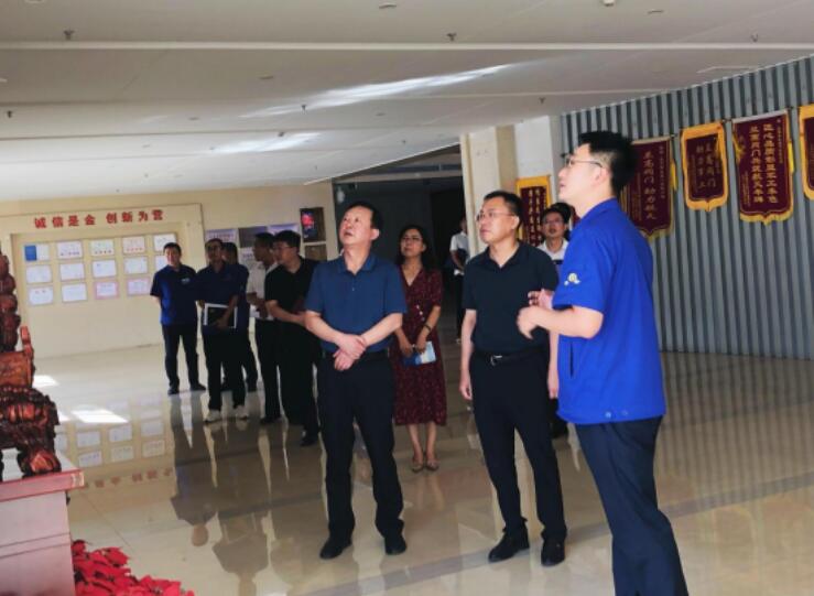 兰州市委常委、副市长胡俊锋一行莅临兰州高压阀门公司调研指导(图1)