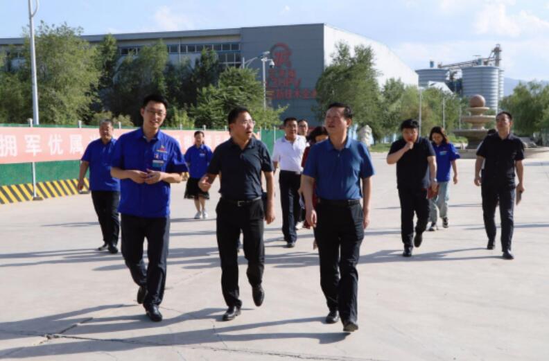 兰州市委常委、副市长胡俊锋一行莅临兰州高压阀门公司调研指导(图3)