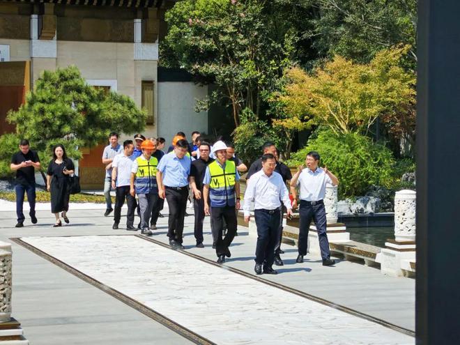 泰禾海上院子最新动态-奉贤领导『泰禾海上院子』视察指导保交房(图1)