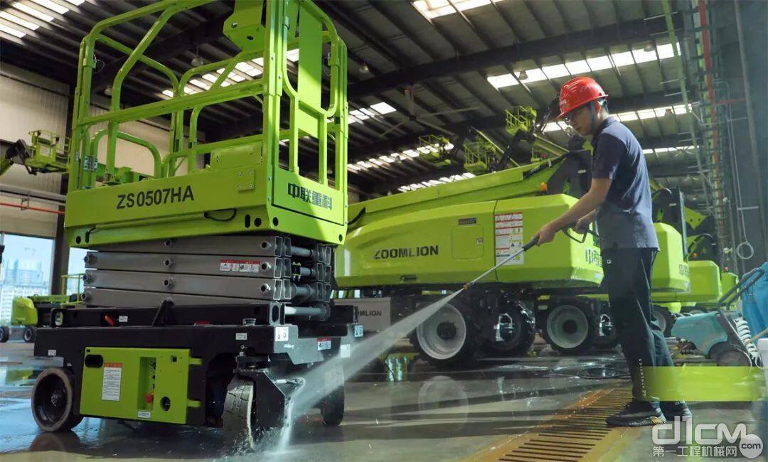 主打结实耐用！中联重科智能高机ZS0507HA剪叉式高空作业平台(图3)