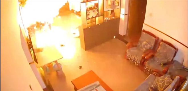 洛阳厨房爆炸后续！救妻子的丈夫不幸去世20岁儿子泪崩接受采访(图6)