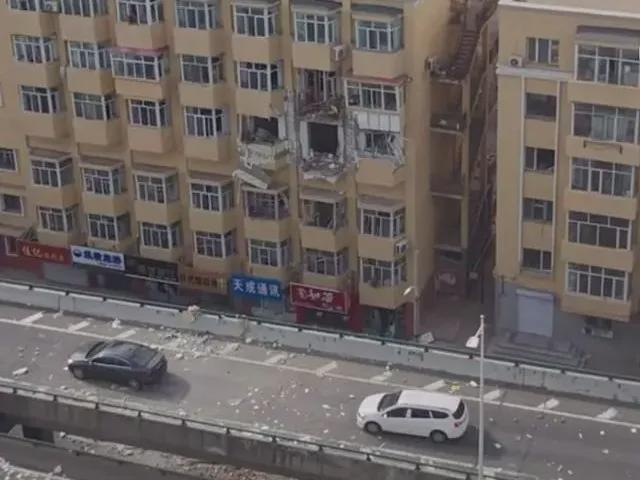 连续点火19次！煤气罐爆炸瞬间崩飞门窗(图1)