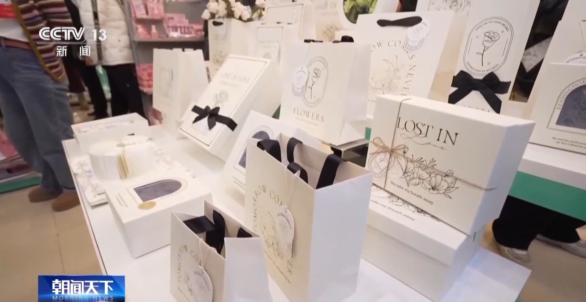 Kaiyun（中国体育）：新春走基层丨给商户造一艘“船”义乌中国小商品城“品牌出海”记(图1)