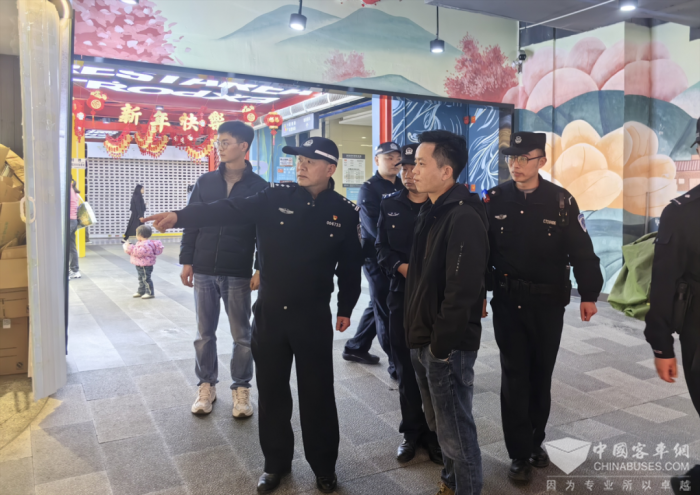 助力全国两会贵阳公交轨道公安拧紧安全阀门(图3)