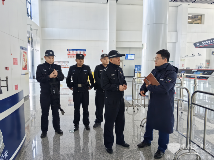 助力全国两会贵阳公交轨道公安拧紧安全阀门(图2)