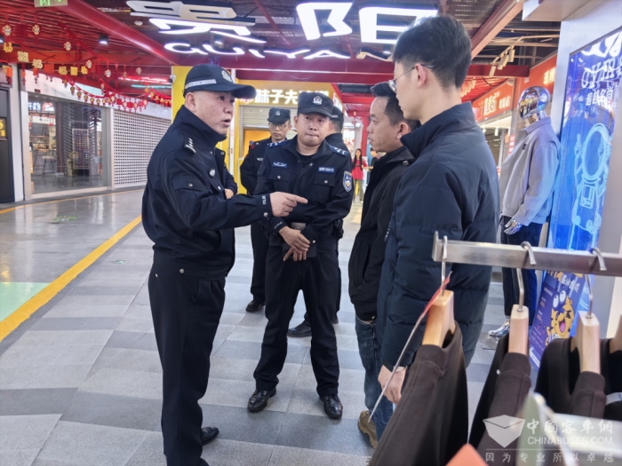 助力全国两会贵阳公交轨道公安拧紧安全阀门(图4)