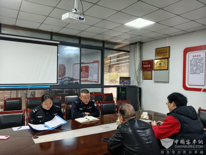 助力全国两会贵阳公交轨道公安拧紧安全阀门(图5)