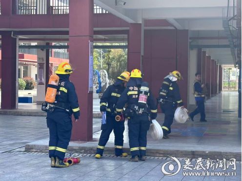 万宝芙蓉学校开展消防演练活动(图1)