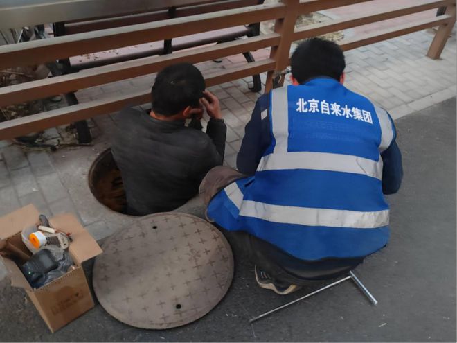 Kaiyun体育网站：定安里社区清理堆物解民忧保障用水暖民心(图2)