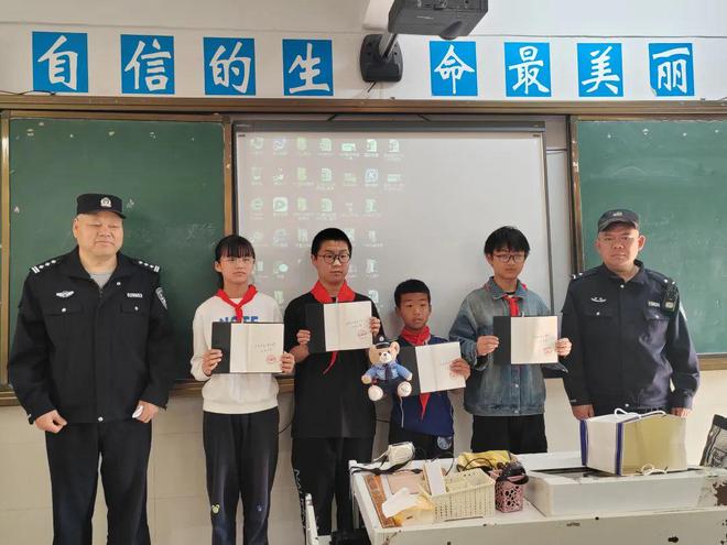 Kaiyun体育网站：【铜陵头条0326】铜陵启动四级应急响应！气温下降14℃8级大风预警2人超市盗窃200包口香糖逃窜被抓(图5)