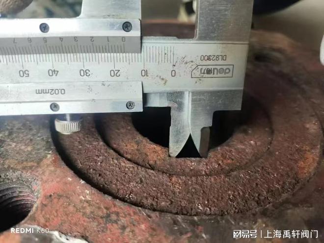 Kaiyun（中国体育）：管道蝶阀与球阀配套蜗轮箱破损后的拆卸与连接尺寸测量方法(图1)