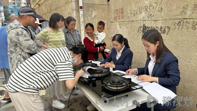 弘昌燃气光山公司开展燃气服务进社区活动(图1)