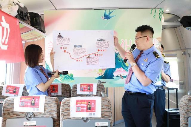 列车变身“图书馆”书香慢慢润心田(图5)