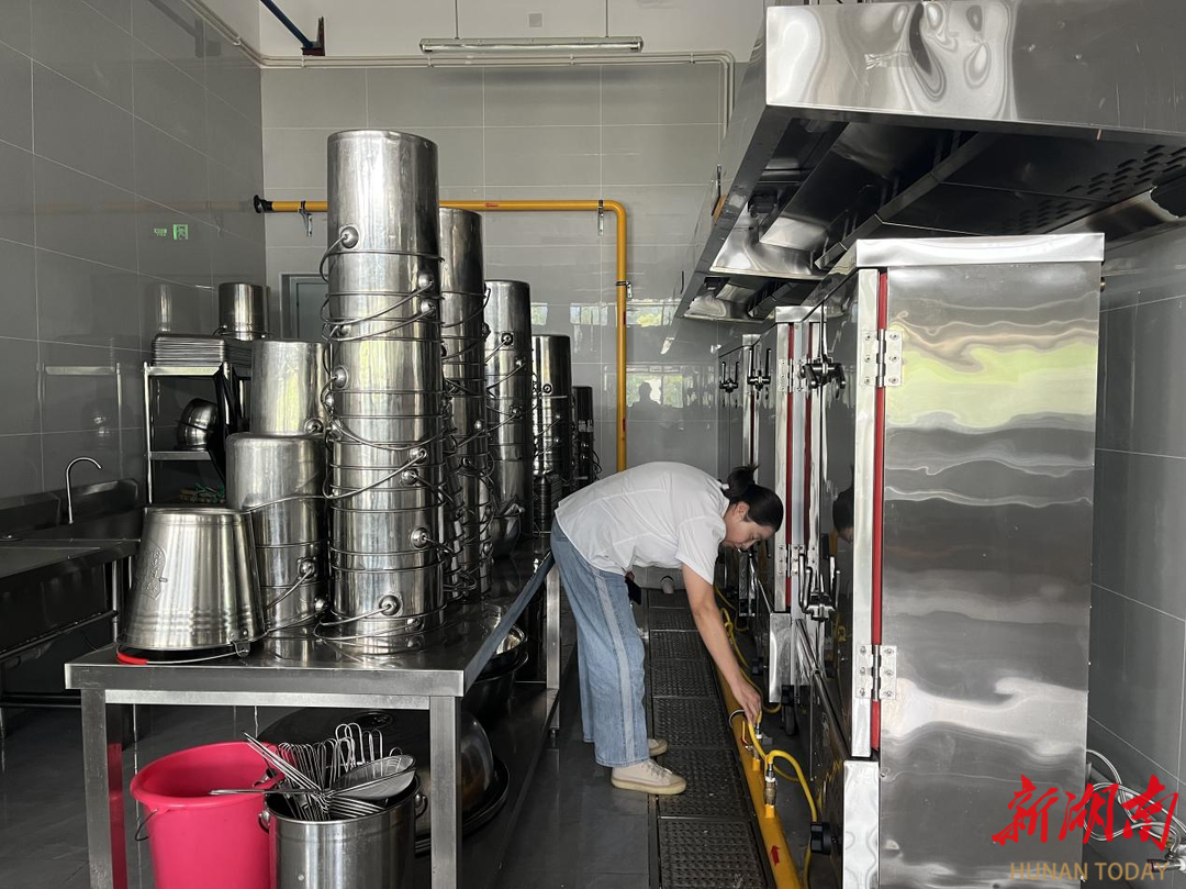 Kaiyun（中国体育）：蓝焰暖校园！张家界中燃用“速度与温度”点亮开学季(图2)