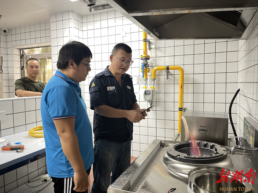 Kaiyun（中国体育）：蓝焰暖校园！张家界中燃用“速度与温度”点亮开学季(图3)