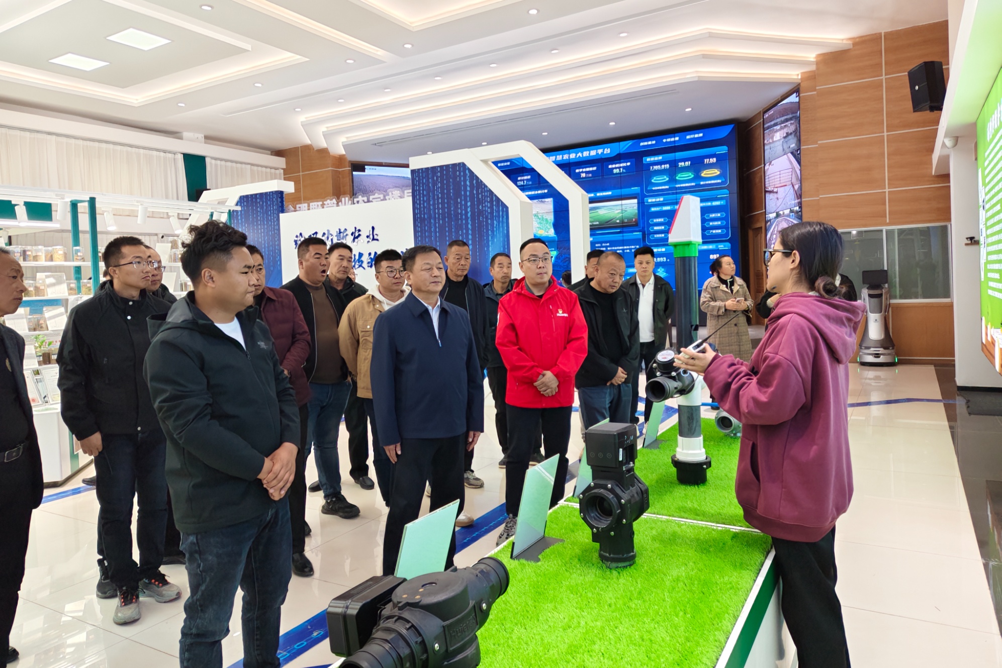 Kaiyun体育网站：一四四团赴昌吉玛纳斯“智”取农业经激活高质量发展新引擎(图1)